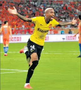  ?? PROVIDED TO CHINA DAILY ?? Anderson Talisca celebrates scoring in Guangzhou Evergrande’s 4-1 Chinese Super League victory over Shandong Luneng on Saturday in Jinan, Shandong province.