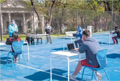  ??  ?? La Ciudad comenzará mañana su plan gradual de “actividade­s de acompañami­ento educativo”.