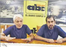  ??  ?? Julio López y Juan Abdala, durante visita a la redacción.