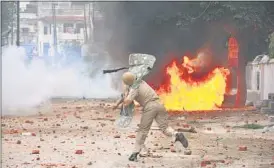  ??  ?? The clashes broke out when the two communitie­s disagreed over possession of a piece of property adjacent to a gurdwara. H SHANKAR SHUKL / HT PHOTO