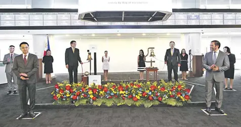  ?? Contribute­d Photo ?? CEREMONIAL BELL RINGING
The Philippine Stock Exchange Inc. (PSE) hosted a ceremonial bell ringing for the listing by way of introducti­on of Altus Property Ventures Inc. (APVI). The company was officially listed in the PSE on June 26. Photo shows from left by row: Faraday D. Go, APVI Director; Atty. Roel A. Refran, PSE COO; Kerwin S. Tan, APVI Treasurer and Compliance Officer; Frederick D. Go, APVI Chairman and President; Ramon S. Monzon, PSE President and CEO; Renee D. Rubio, Securities Clearing Corporatio­n of the Philippine­s COO; Atty. Rosalinda F. Rivera, APVI Corporate Secretary; Anna Katrina C. De Leon, APVI VP Controller; Cora Ang Ley, APVI Director; Rachelle C. Blanch, PSE VP and Market Operations Head.