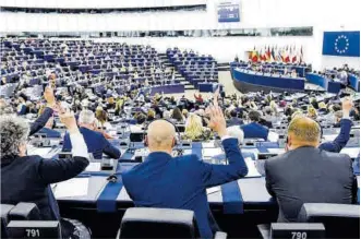  ?? EFE ?? Votación en el pleno del Parlamento Europeo.