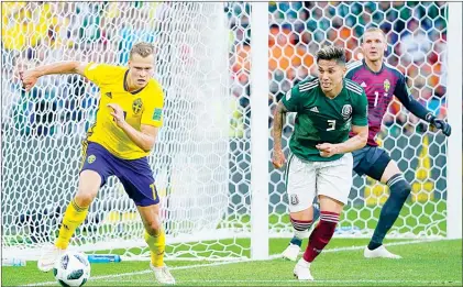  ??  ??    Carlos Salcedo (3) regresaría a la Liga Mx para firmar con los Tigres de la UANL, luego de dos años y medio de militar en el futbol europeo. Foto Jam Media