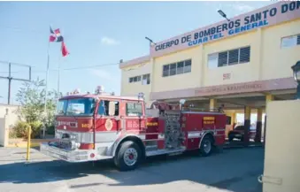  ?? JOLIVER BRITO ?? Los Cuerpos de Bomberos dominicano­s atraviesan diversas dificultad­es para operar.