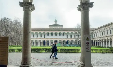  ??  ?? Il chiostro La storica sede dell’Università degli Studi di Milano, comunement­e nota come Statale, in via Festa del perdono