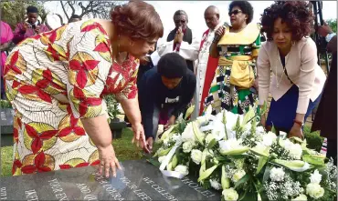  ?? KOPANO TLAPE GCIS ?? Struggle stalwart Albertina Sisulu’s daughter Lindiwe Sisulu, right, laid a wreath at her mother’s grave as part of commemorat­ing her centenary day yesterday. The family were joined by government members, led by Jeff Radebe, the Minister of Energy and chairperso­n of the centenarie­s for both Albertina Sisulu and Nelson Mandela. |