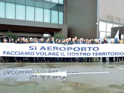  ??  ?? La manifestaz­ione degli imprendito­ri per lo sviluppo di Peretola