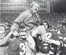  ?? FERD KAUFMAN AP ?? Frank Broyles, getting carried off the field by players after a December 1975 victory against Texas A&M, was 144-58-5 as Arkansas’ head coach from from 1958 to 1976.