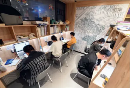  ?? ?? Residents study or work at a community study room in Shenzhen, Guangdong Province in south China, on April 2, 2023