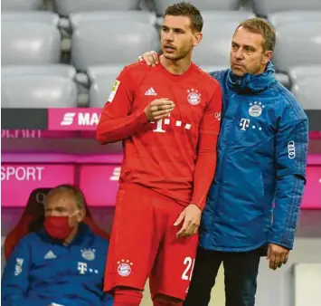  ?? Foto: Bernd Feil ?? Lucas Hernandez (Mitte) ist zwar auch Mitglied der Mannschaft, die in der vergangene­n Saison die Champions League gewann – viel dazu beigetrage­n hatte er aber nicht. Nun setzt Trainer Hansi Flick verstärkt auf den Franzosen.