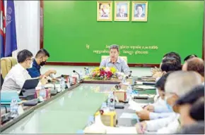  ?? FB ?? Preah Sihanouk provincial governor Kuoch Chamroeun leads a meeting on combating human traffickin­g on September 17.