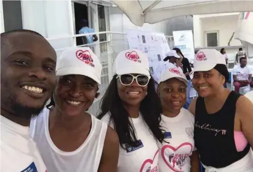  ?? PHOTO: MARTINS IFIJEH ?? Some of the OMP 21 members of the Lagos Business School at the Cancer awareness campaign