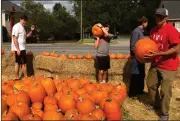  ?? Olivia Vardy / Rome News-Tribune ?? Peyton Stone (left) stands by as Trent Ballinger (middle) and Chip Williams (right) help unload pumpkins at Trinity Methodist Church.