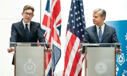 ?? Photograph: Dominic Lipinski/PA ?? The MI5 director general, Ken McCallum (left), and the FBI director, Christophe­r Wray, at a press conference in London in 2022.