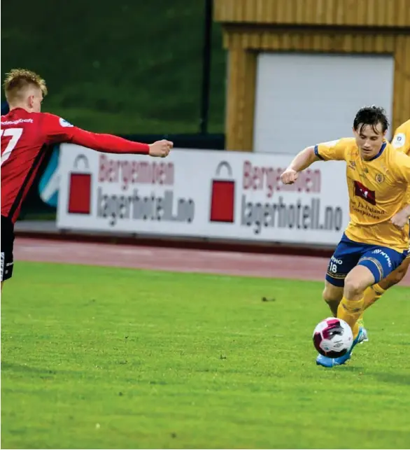  ??  ?? NEDTUR: Jørgen Solli og Jerv leverte en solid bortekamp mot Aalesund, men da seieren glapp like før full tid var det en tung nedtur for formlaget Jerv.