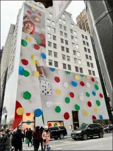  ?? BLAKE GOPNIK, VIA THE NEW YORK TIMES ?? Japanese artist Yayoi Kusama towers over shoppers on Fifth Avenue in New York.