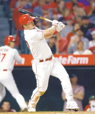  ?? RONALD MARTINEZ/GETTY ?? The Los Angeles Angels’ Mike Trout hits a two-run double against the Washington Nationals on Friday night.