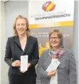  ?? FOTO: PM ?? Cornelia Lüth, Koordinier­ungsstelle der Fachkräfte­allianz Gewinnerre­gion, und Ute Villing, Leitung des Arbeitskre­ises, stellen die Veranstalt­ung für Unternehme­n vor (v.l.).