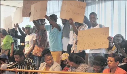  ?? PICTURES: BABALWA DHLAMINI ?? LOYAL SUPPORTERS: People in the public gallery of the Metsimahol­o (Sasolburg) municipali­ty chambers wave posters in support of the town’s mayor Sello Hlasa yesterday, after an attempt was made to get rid of him.