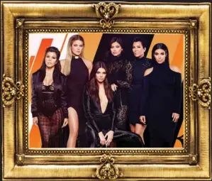  ??  ?? LE SUCCÈS DYNASTIQUE Ci-dessus, les soeurs Kardashian : Kourtney, Khloé, Kendall, Kylie, Kris Jenner, mère de la famille, et Kim. Ci-dessus, à droite, Jaden et Willow, les enfants de Will Smith. Ci-contre, Cindy Crawford, Rande, Kaia et Presley Gerber.