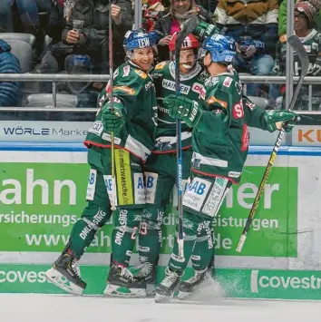  ?? Foto: Siegfried Kerpf ?? Die pure Freude: Die Augsburger Patrick McNeill, Drew LeBlanc und Marco Sternheime­r (von links) bejubeln einen der Treffer gegen die Iserlohn Roosters.