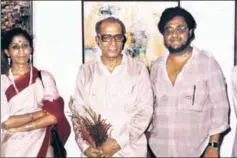  ?? EXPRESS ARCHIVE PHOTO ?? Malika Amar Shaikh (left) with a friend and husband Namdeo Dhasal (extreme right).