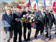  ??  ?? Parmi ceux qui ont déposé la gerbe le général Josz.