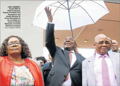 ?? Picture: MICHAEL PINYANA ?? LIGHT MOMENT: Health MEC Dr Phumza Dyantyi, Deputy President Cyril Ramaphosa and Health Minister Dr Aaron Motsoaledi at the unveling of a statue of Cecilia Makiwane at Cecilia Makiwane Hospital