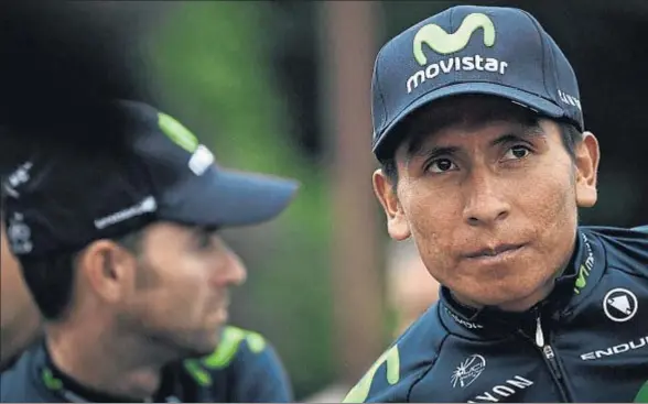  ?? LIONEL BONAVENTUR­E / AFP ?? El rostro serio de Nairo Quintana (con Valverde al fondo) marca la determinac­ión de un ciclista que se siente preparado