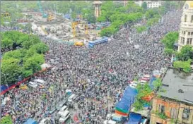  ?? SAMIR JANAT/HT ?? A large number of people throng to TMC rally in Kolkata on Friday. The event was held to commemorat­e the 13 Youth Congress activists killed by security forces on July 21, 1993 during a rally.