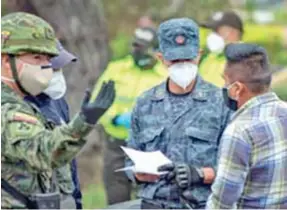  ??  ?? CONTROLES. Los operativos serán constantes para evitar contagios en Loja.