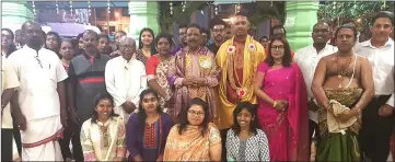  ??  ?? Thaiveegan and Komodhi (standing front, fourth and fifth right, respective­ly) join Narenasaga­ran (standing front, third right) and others in a photo-call at the Sri Srinivasag­ar Kaliamman Temple. Standing front, at right is the high priest Suthaahara­n.