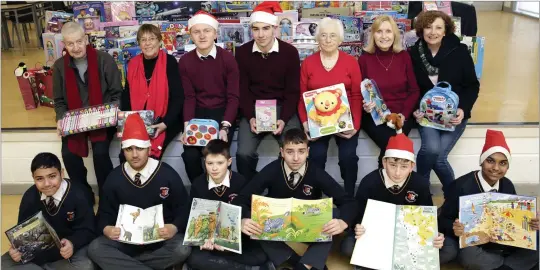  ??  ?? (Back, from left) Donal Murray, Anne Murray, Cillian Colloy, Sárán Fogarty, Doreen Roche, Mary Fleming, Bernadette Linny, (front) Ibrahim Osman, Ahmed Osman, Josh Downes, Eoin Cleary, Stéphane de Bairead and Leonardo Quadros with some of the gifts...