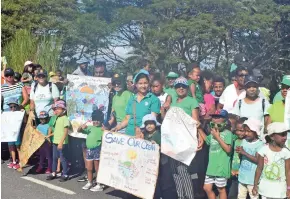  ?? Photo: Waisea Nasokia ?? Parents, teachers and students from Lil Champs during their beach clean-up at Wailoaloa, Nadi.