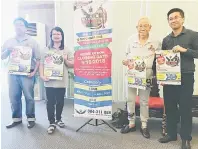  ??  ?? SERTAI KAMI: ( Dari kiri) Wong Peng Hua, Ling Mei Ling, Wong Meng Chuo dan Allen merakam kenangan selepas sidang media Larian Amal KLT 2018.
