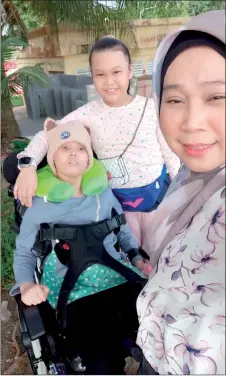  ?? ?? Siti Juliana with her daughters in this photo, taken not long after Nur Qamarina’s return to Miri earlier this year.