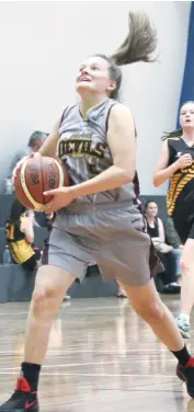  ??  ?? Drouin’s Lily Henderson-Carbery looks to shoot as she finds an opening for the basket.