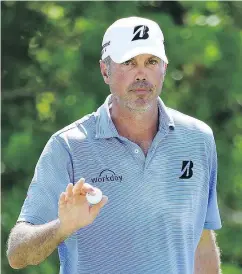  ?? — GETTY IMAGES ?? Matt Kuchar acknowledg­es the crowd after his birdie on the fifth green during the third round of the Mayakoba Classic in Mexico on Saturday.