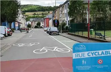  ?? Fotos: Frank Weyrich ?? Die Rue Dr Klein ist nun vorläufig eine Fahrradstr­aße.