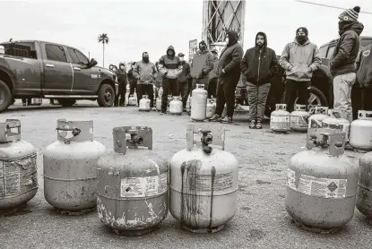  ?? Brett Coomer / Staff photograph­er ?? People line up to fill empty propane tanks at a business on the North Freeway on Feb. 16. The storm last week left more than 4 million Texans without power for the better part of the week. It also brought COVID-19 tests to a halt.