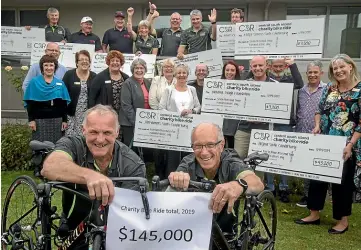  ?? JOHN BISSET/ STUFF ?? Dennis Murray, left, and Max Munro split $145,000 raised by the Central South Island Charity Bike Ride between nine charities.