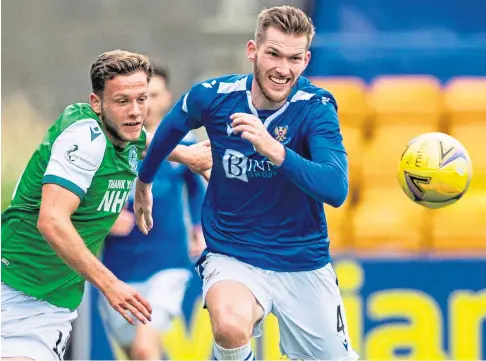  ??  ?? DEFENSIVE BLEND: Jamie McCart in action against Hibs and team-mates Liam Gordon, below, and Jason Kerr.