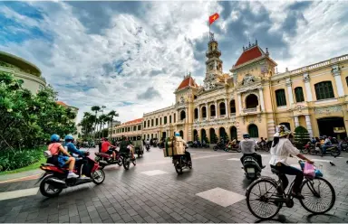  ??  ?? The Ho Chi Minh City Hall was built between 1902 and 1908.