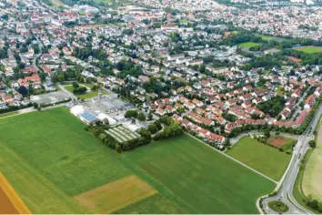  ?? Foto: Karl Rosengart ?? Westlich der Lechstraße (rechts im Bild) und rund um das städtische Wasserwerk wird derzeit das neue Königsbrun­ner Baugebiet geplant.