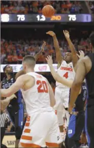  ?? NICK LISI — THE ASSOCIATED PRESS ?? Syracuse’s John Gillon shoots the game winning shot in the final seconds of an NCAA college basketball game against Duke in Syracuse, N.Y., Wednesday. Syracuse won 78-75.