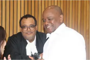  ?? ?? ▲Mthandeni Dube conversing with the SA advocates during his last court appearance.
