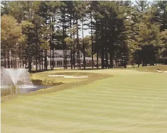  ?? HERALD PHOTO BY KEITH PEARSON ?? FINISHING TOUCH: The 18th green on the Nicklaus Course at Pinehills in Plymouth provides a tough challenge for golfers of all levels.