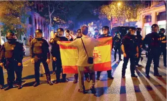  ?? EFE ?? Contrarios a la independen­cia se manifestar­on este viernes por las calles de Barcelona.