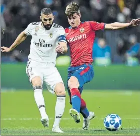  ?? FOTO: EFE ?? KarimBenze­ma es uno de los señalados en el Real Madrid por los malos resultados