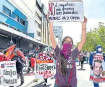  ?? EFE ?? Trabajador­es y estudiante­s de Ecuador marcharon en rechazo a los despidos ocurridos en los últimos meses en ese país.